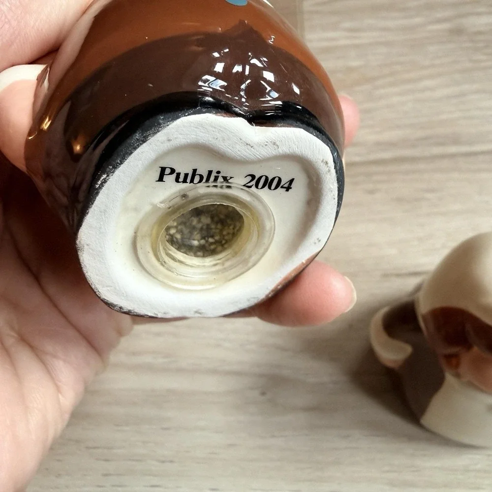 Pilgrim Pair Salt and Pepper Shakers Thanksgiving Themed 2004 Vintage Publix